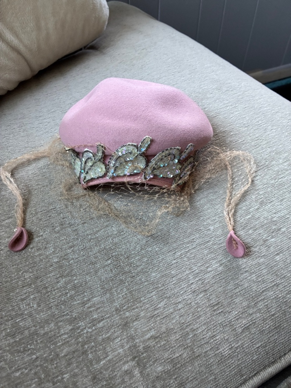 Vintage pretty pink hat sequined leaf decor